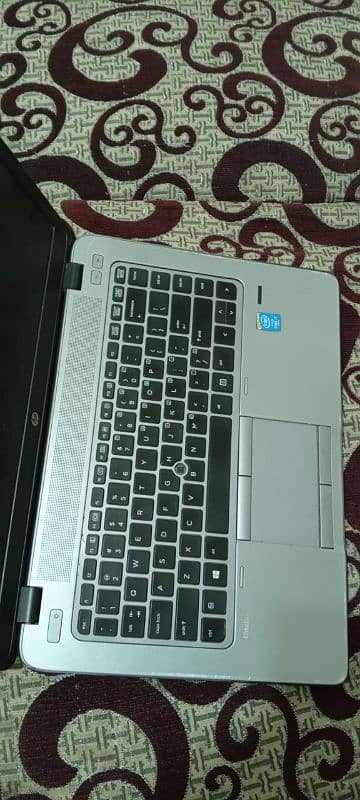 hp elitebook for sell interested person contact me 3