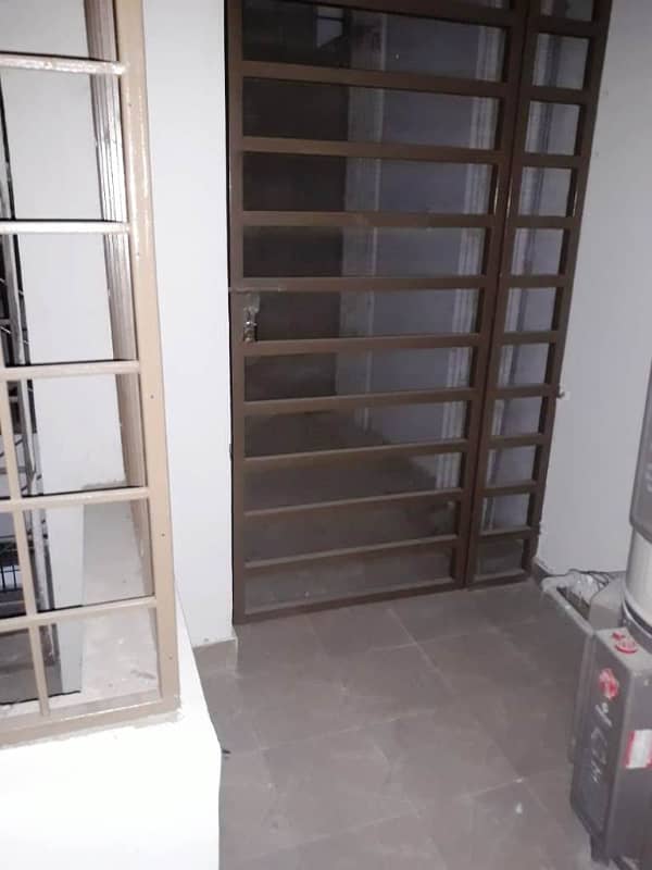 Neat and Clean 12 Marla 4 Bedrooms 2nd Floor Apartment For Sale In Sector B Askari 11 Lahore 5