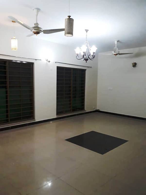 Neat and Clean 12 Marla 4 Bedrooms 2nd Floor Apartment For Sale In Sector B Askari 11 Lahore 8