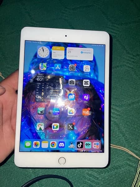 Ipad mini 5 with box 3