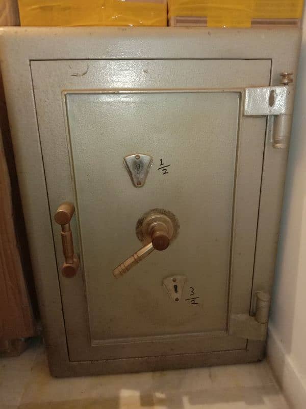 heavy duty safe (double keys system) 2