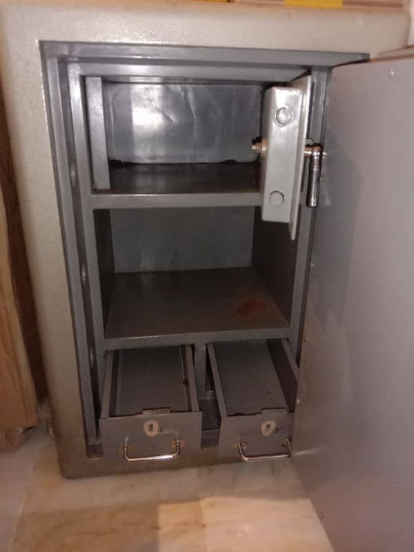 heavy duty safe (double keys system) 3