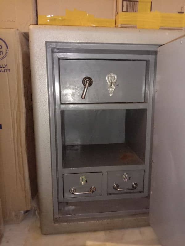 heavy duty safe (double keys system) 4