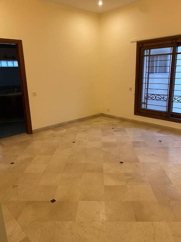 Well maintained upper portion 4 bed dd available for rent in DHA phase 7 16