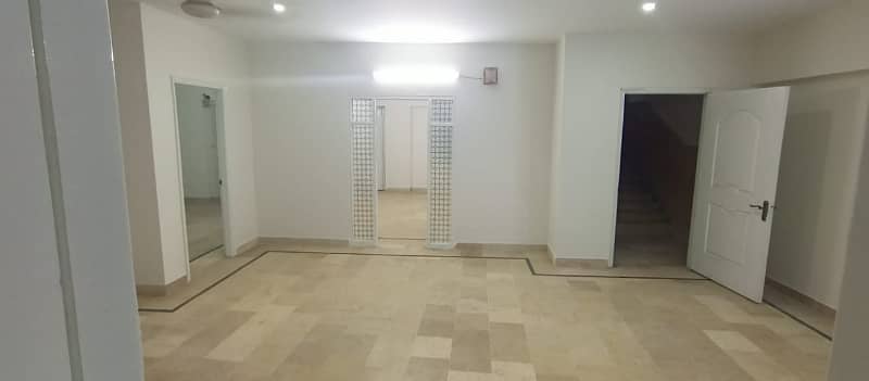 2200 sqft flat for rent phase 4 4