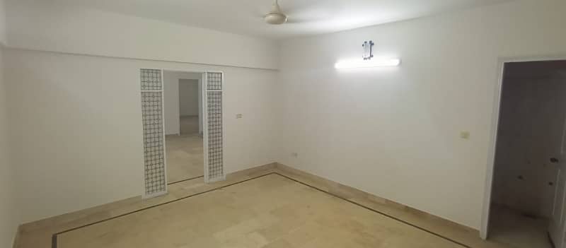 2200 sqft flat for rent phase 4 10