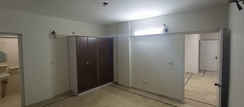 2200 sqft flat for rent phase 4 11