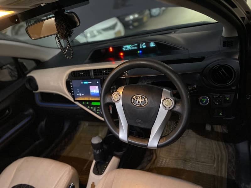 Toyota Aqua 2014/17 S push piano interior 7