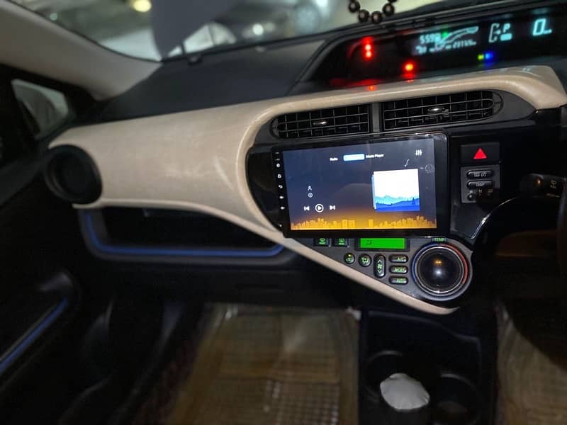 Toyota Aqua 2014/17 S push piano interior 8