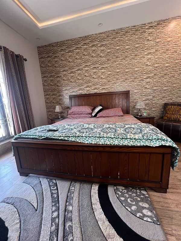 King size bed with side tables 0