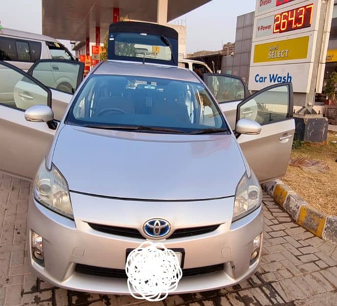 Toyota Prius 2011 1