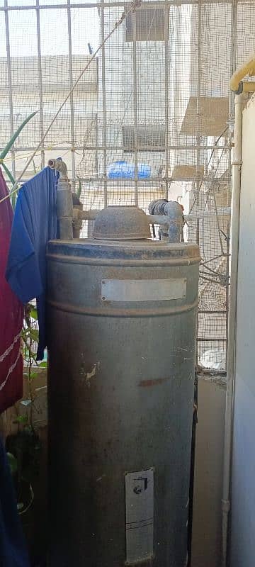 gas geyser for sale 10 by 10 condition 3