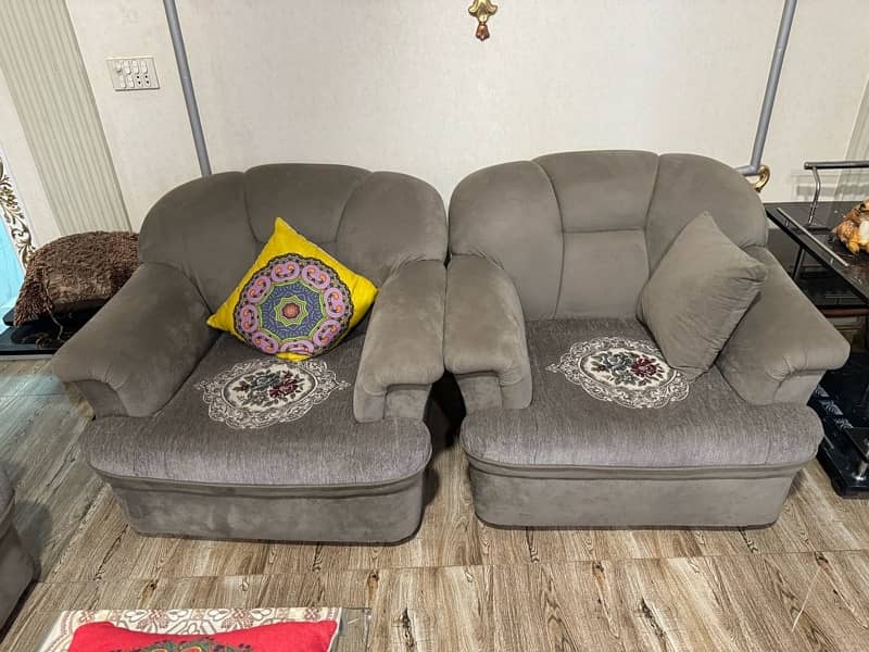 5 seater feesh sofa set BRAND NEW 4