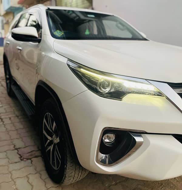 Toyota Fortuner V 2018 Bumper to Bumper geniune 1