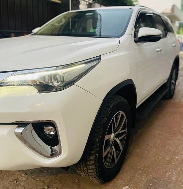 Toyota Fortuner V 2018 Bumper to Bumper geniune 2