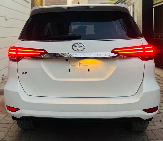 Toyota Fortuner V 2018 Bumper to Bumper geniune 4