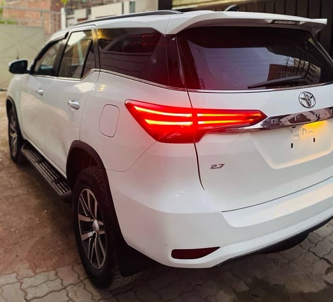 Toyota Fortuner V 2018 Bumper to Bumper geniune 5