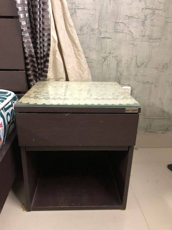 Zubaida concept bed for sale with 2 side table 6