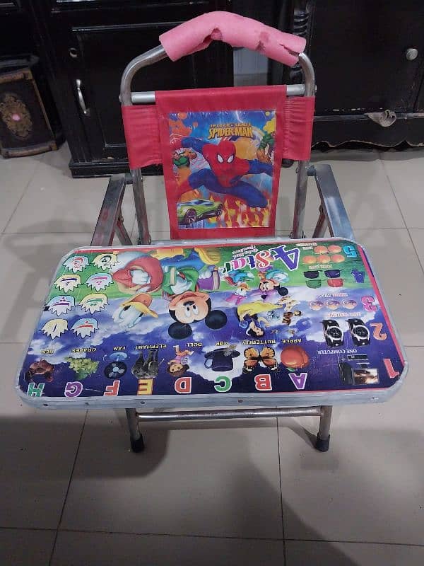 kid chair and table 0