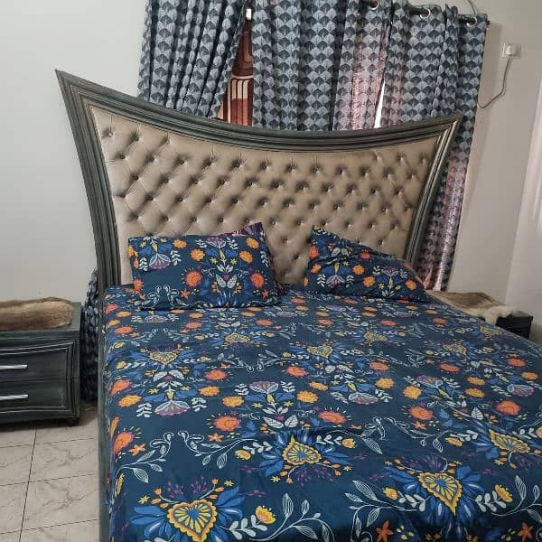 Designer king size bed with side table and mattres 2