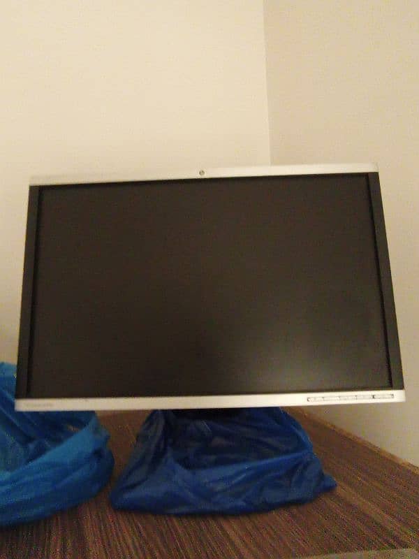 HP 24 inches LED 0