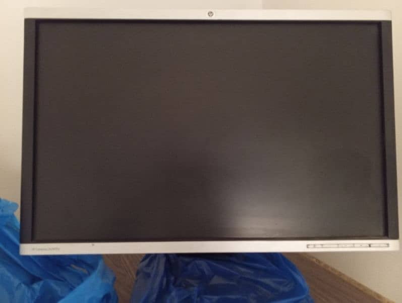 HP 24 inches LED 1