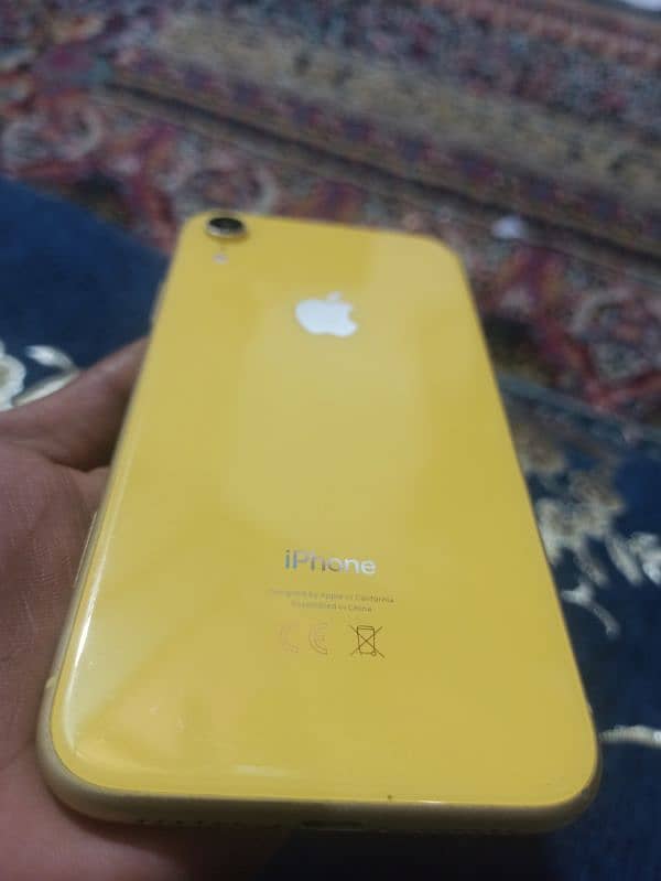 iphone xr non pta 64 gb minor back crack picture mn nzr ajay gii. . 1