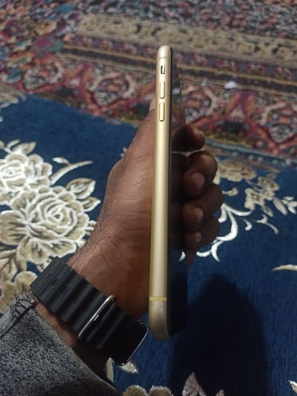 iphone xr non pta 64 gb minor back crack picture mn nzr ajay gii. . 3