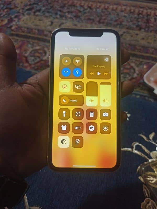 iphone xr non pta 64 gb minor back crack picture mn nzr ajay gii. . 7