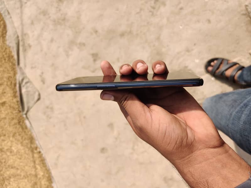 One plus 9 global dual 128 GB with charger 2