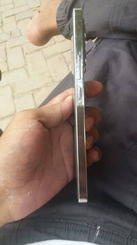 Infinix Note 40 4