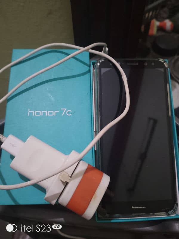 Huawei honor 7C 1