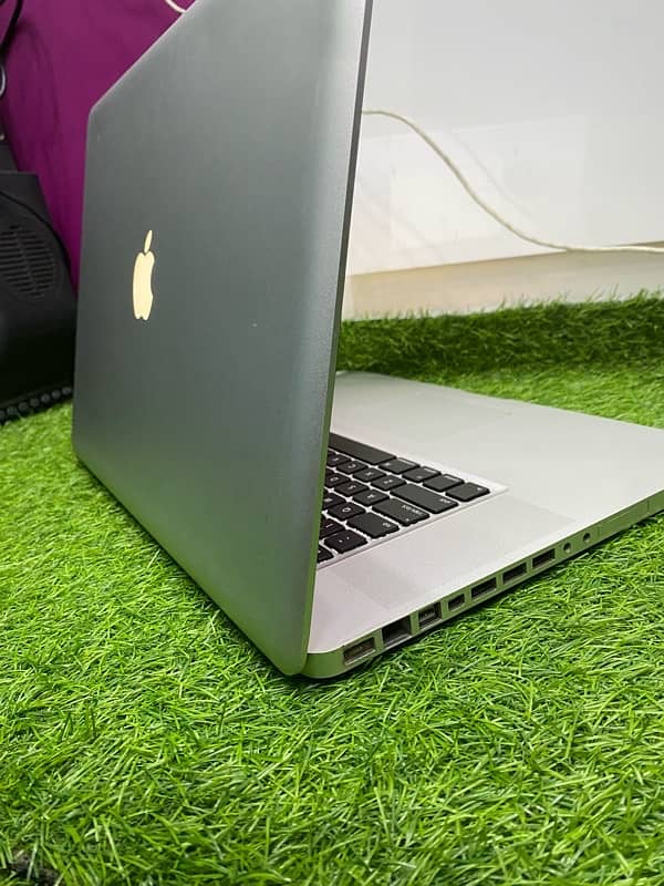 APPLE MACBOOK PRO 10 Pro 15inc 17inc Us Stock |Whatsapp 03215984936 0