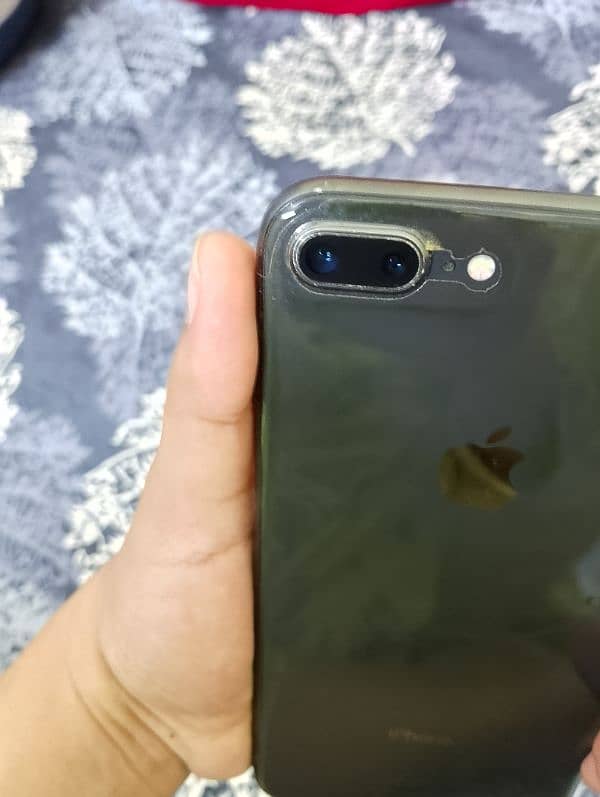 Apple iPhone 8 plus, 64GB in OK condition 1