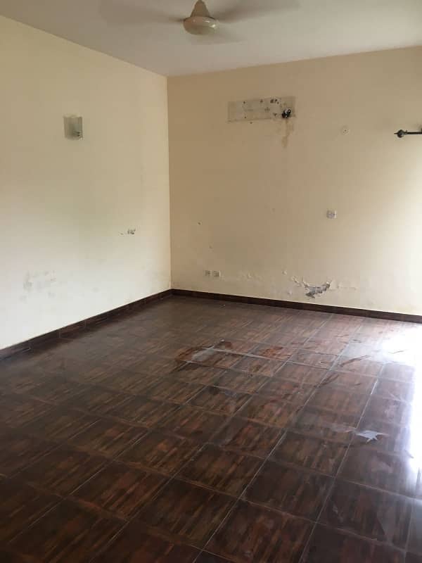 2 KANAL UPPER PORTION IS AVAILABLE FOR RENT IN JOHAR TOWN LAHORE 4