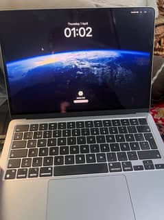 MacBook Air M3 2024 iCloud lock