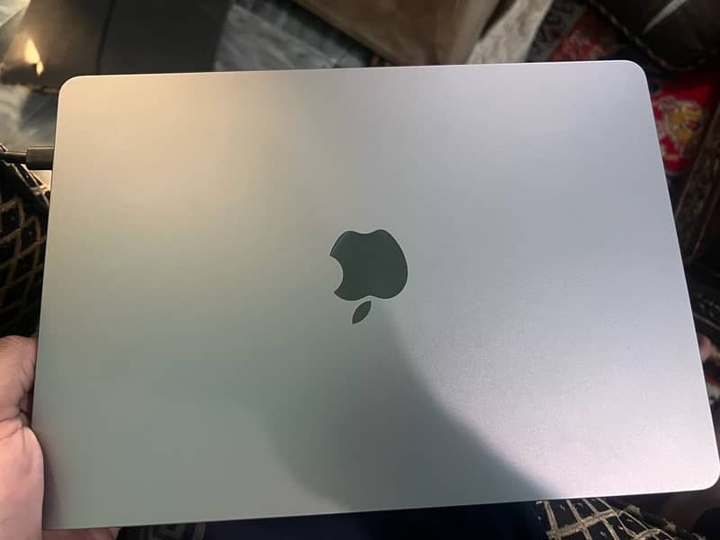 MacBook Air M3 2024 iCloud lock 1