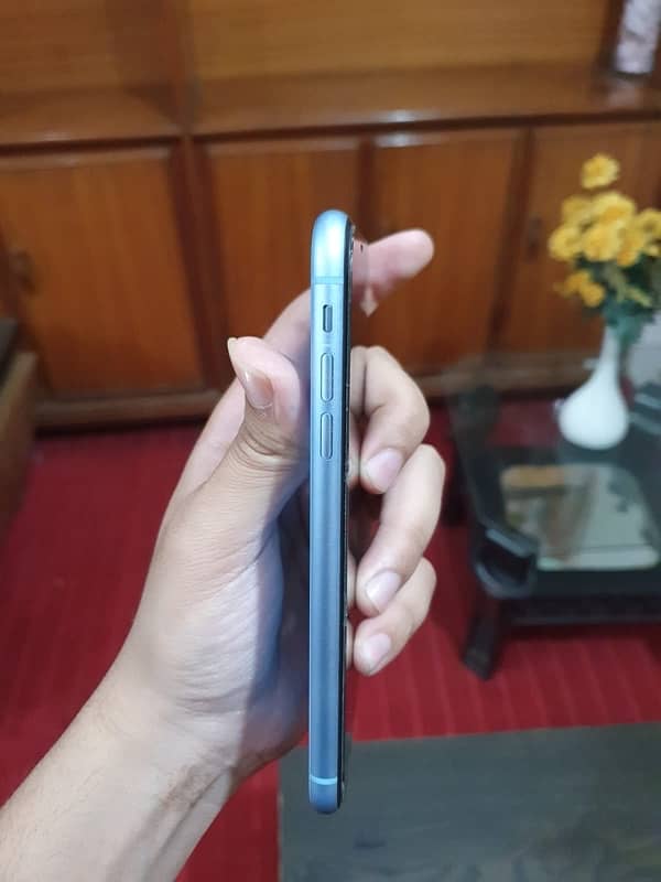 iphone xr 64gb pta approved 4