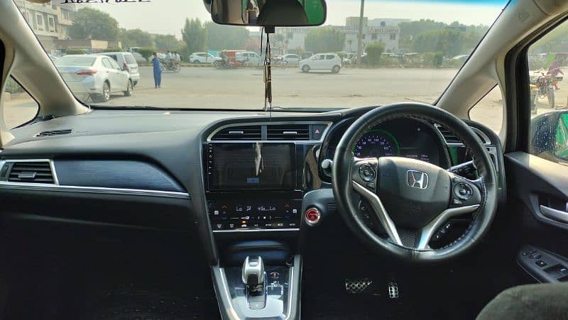 Honda Shuttle hybrid 1.5 5