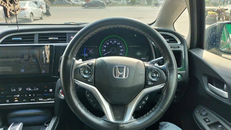 Honda Shuttle hybrid 1.5 6