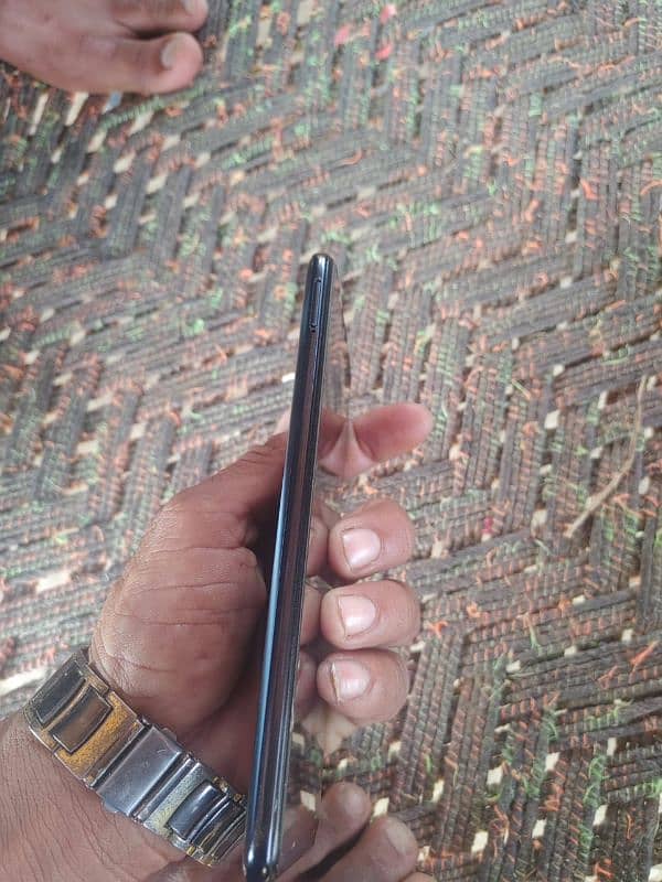 IAM selling my set redmi note 10s condition 10,8 complete saman 4