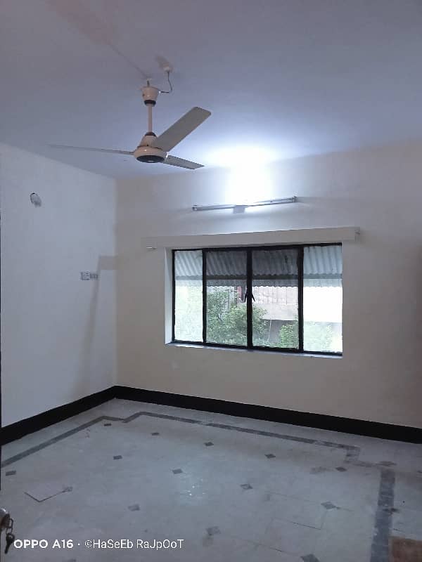 1 Kanal Upper portion available for rent in main cantt. 0