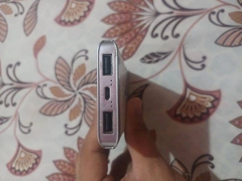 Power Bank 10/8 condition 3500 mah battry 2