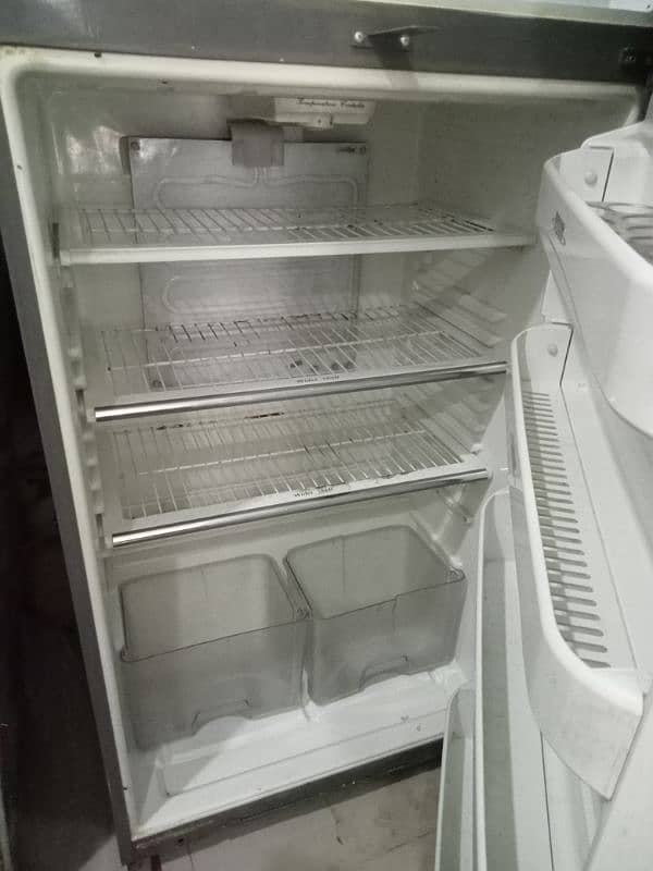 dawlance full size fridge in exelent condition 1