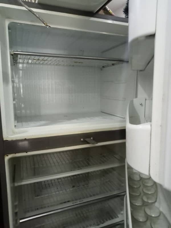 dawlance full size fridge in exelent condition 2