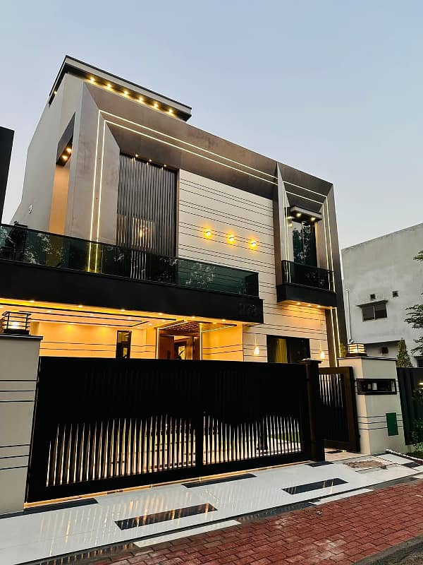 Brand New Luxurious 7 Marla Portion For Rent in Gulraiz 2