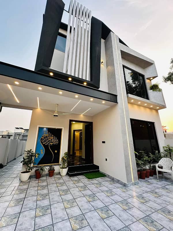 Brand New Luxurious 7 Marla Portion For Rent in Gulraiz 9