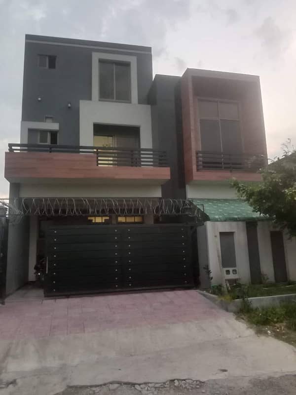 Brand New Luxurious 7 Marla Portion For Rent in Gulraiz 24