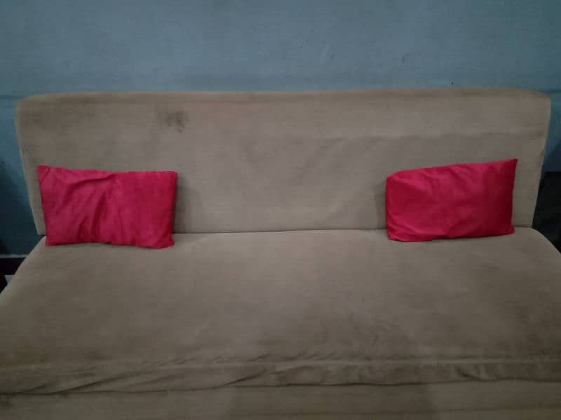 SOFA WITH SMALL RED CUSHIONS. 2