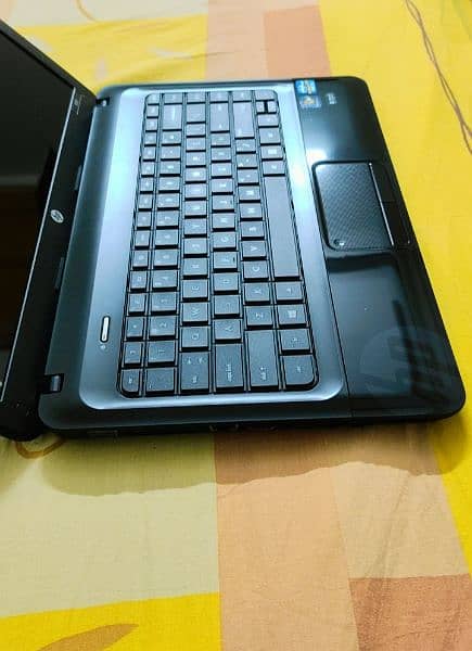 HP 1000 Notebook 1140TU 9.7/10 condition 4